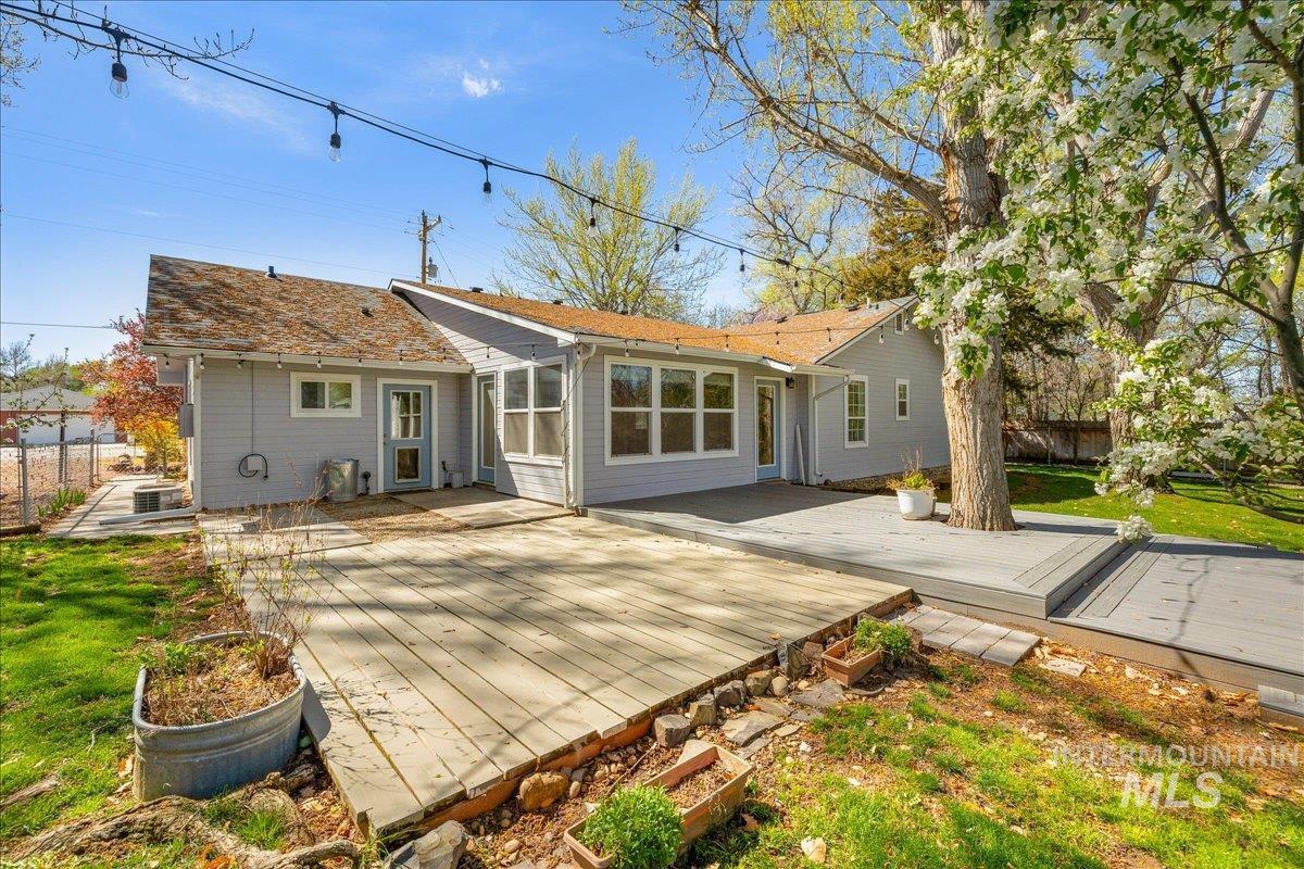 3002 Frozen Dog Rd, Emmett, Idaho 83617-9168, 3 Bedrooms, 3 Bathrooms, Residential For Sale, Price $525,000,MLS 98980948