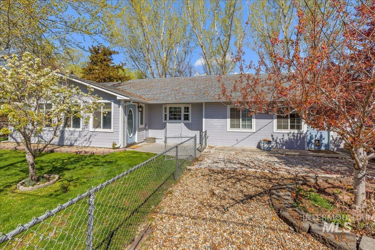 3002 Frozen Dog Rd, Emmett, Idaho 83617-9168, 3 Bedrooms, 3 Bathrooms, Residential For Sale, Price $525,000,MLS 98980948