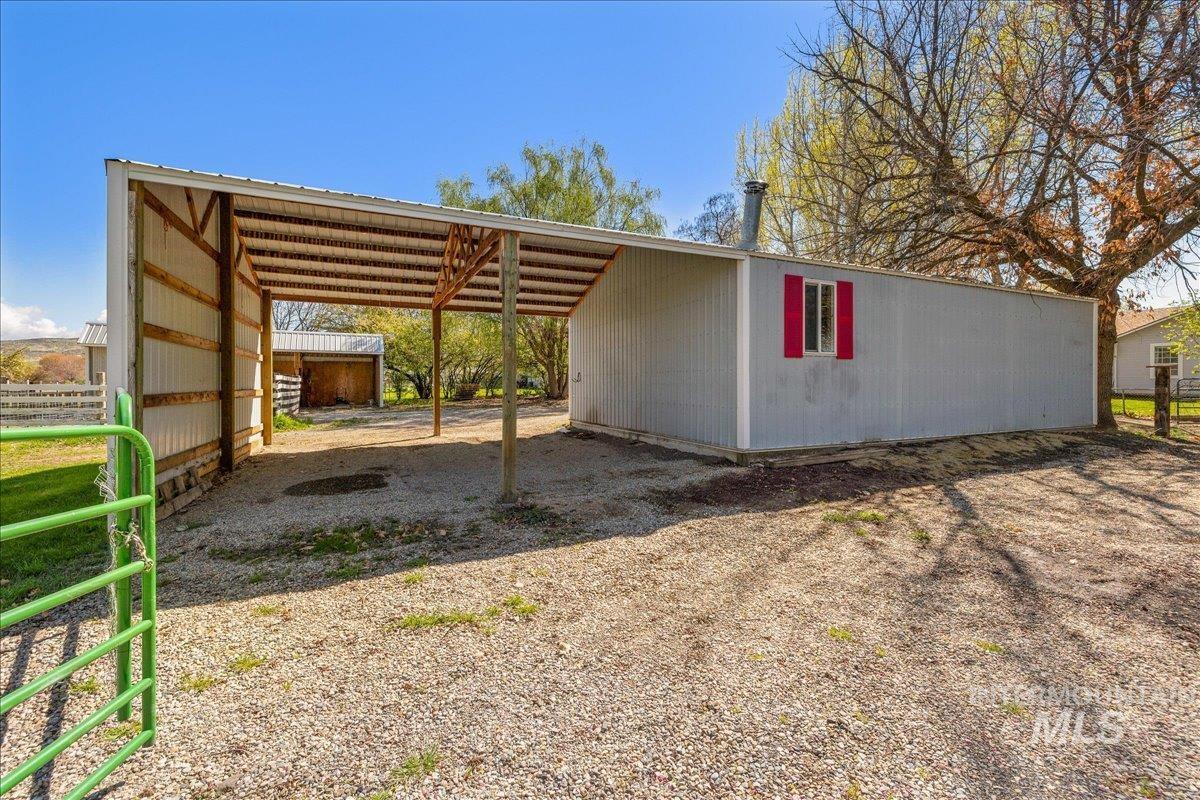 3002 Frozen Dog Rd, Emmett, Idaho 83617-9168, 3 Bedrooms, 3 Bathrooms, Residential For Sale, Price $525,000,MLS 98980948