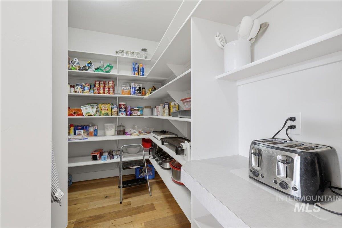 6098 Palatino Way, Meridian, Idaho 83642, 5 Bedrooms, 3 Bathrooms, Residential For Sale, Price $749,000, 98980950