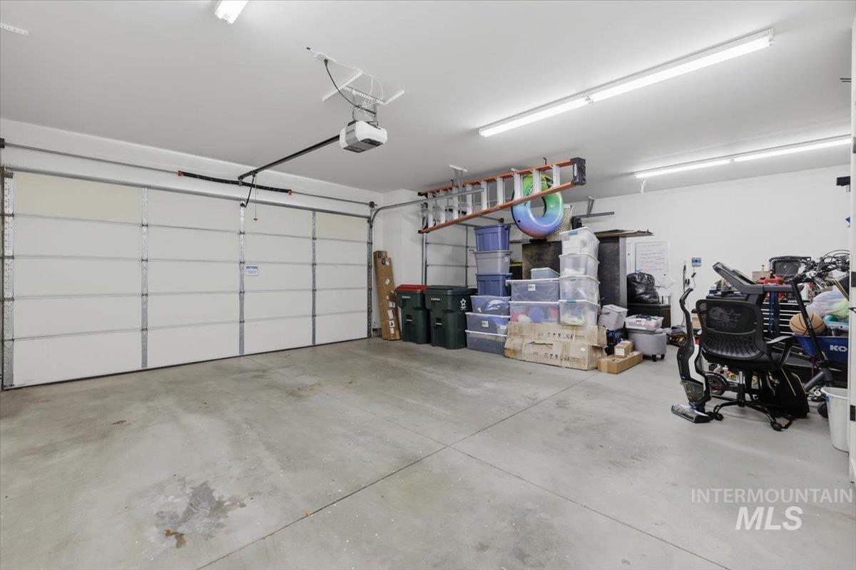 6098 Palatino Way, Meridian, Idaho 83642, 5 Bedrooms, 3 Bathrooms, Residential For Sale, Price $749,000, 98980950