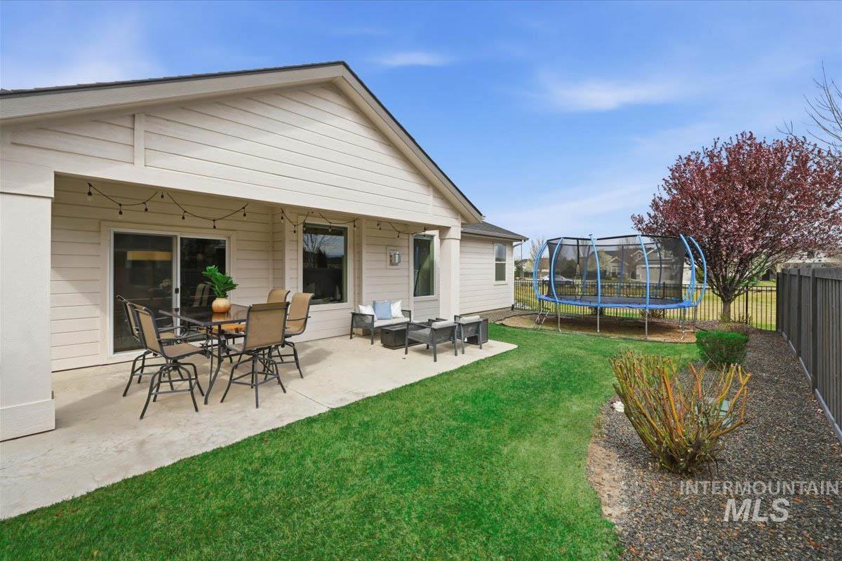 6098 Palatino Way, Meridian, Idaho 83642, 5 Bedrooms, 3 Bathrooms, Residential For Sale, Price $734,000,MLS 98980950