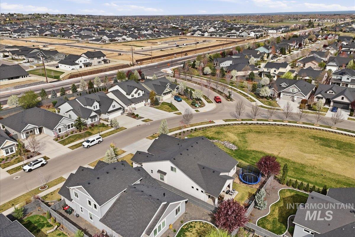 6098 Palatino Way, Meridian, Idaho 83642, 5 Bedrooms, 3 Bathrooms, Residential For Sale, Price $734,000,MLS 98980950