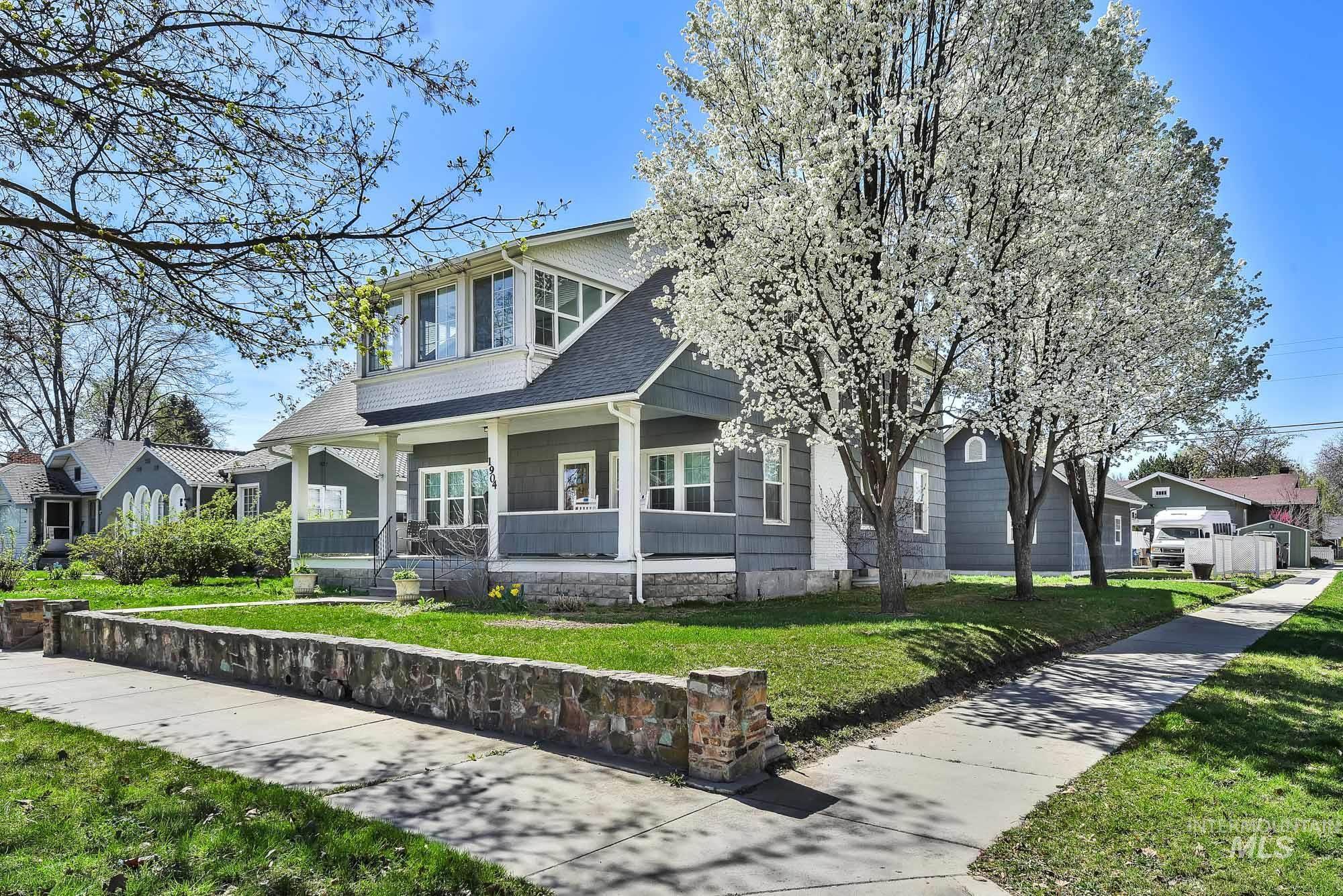 1904 Blaine St, Caldwell, Idaho 83605-4341, 4 Bedrooms, 2 Bathrooms, Residential For Sale, Price $498,900, 98980951