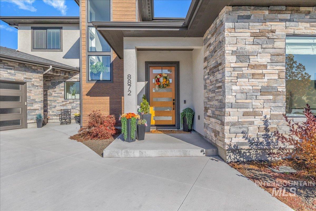 8872 W Suttle Lake Dr, Boise, Idaho 83714, 4 Bedrooms, 2.5 Bathrooms, Residential For Sale, Price $1,037,000, 98980952
