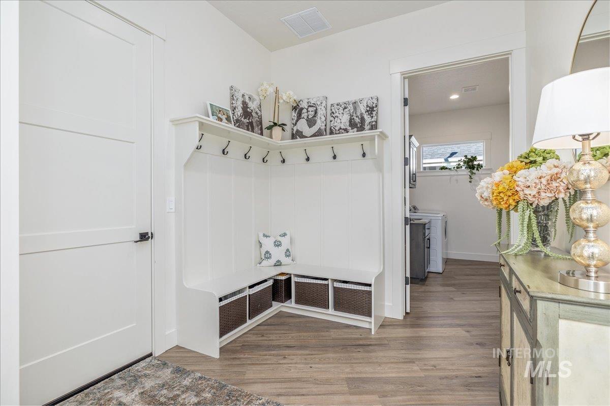 8872 W Suttle Lake Dr, Boise, Idaho 83714, 4 Bedrooms, 2.5 Bathrooms, Residential For Sale, Price $1,037,000, 98980952