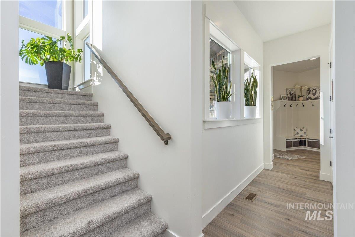 8872 W Suttle Lake Dr, Boise, Idaho 83714, 4 Bedrooms, 2.5 Bathrooms, Residential For Sale, Price $1,037,000, 98980952