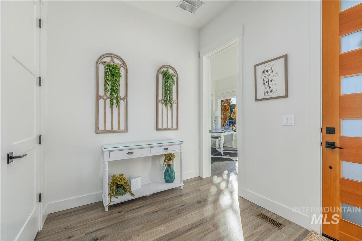 8872 W Suttle Lake Dr, Boise, Idaho 83714, 4 Bedrooms, 2.5 Bathrooms, Residential For Sale, Price $1,037,000, 98980952