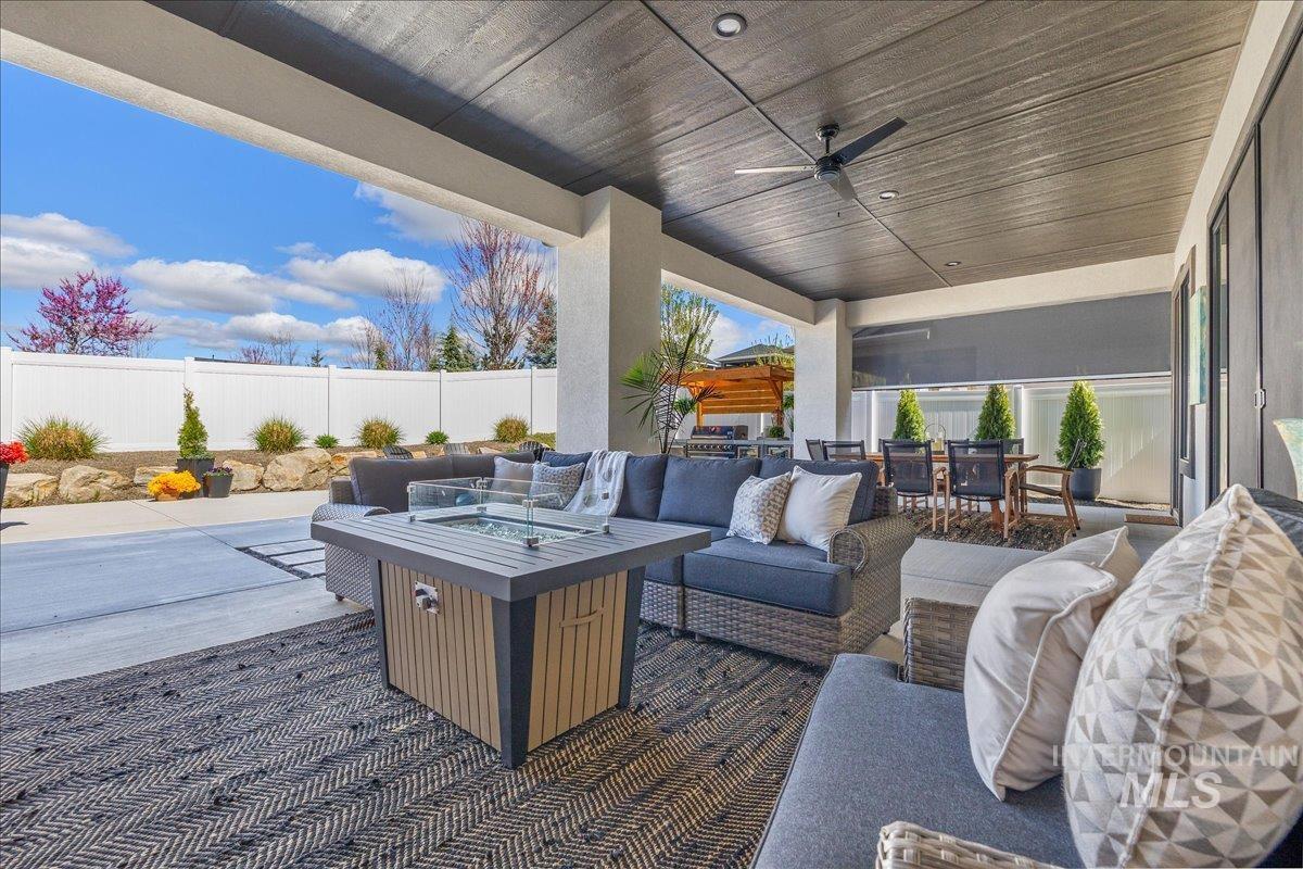 8872 W Suttle Lake Dr, Boise, Idaho 83714, 4 Bedrooms, 2.5 Bathrooms, Residential For Sale, Price $1,037,000, 98980952