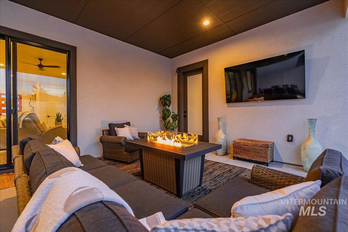 8872 W Suttle Lake Dr, Boise, Idaho 83714, 4 Bedrooms, 2.5 Bathrooms, Residential For Sale, Price $1,037,000, 98980952