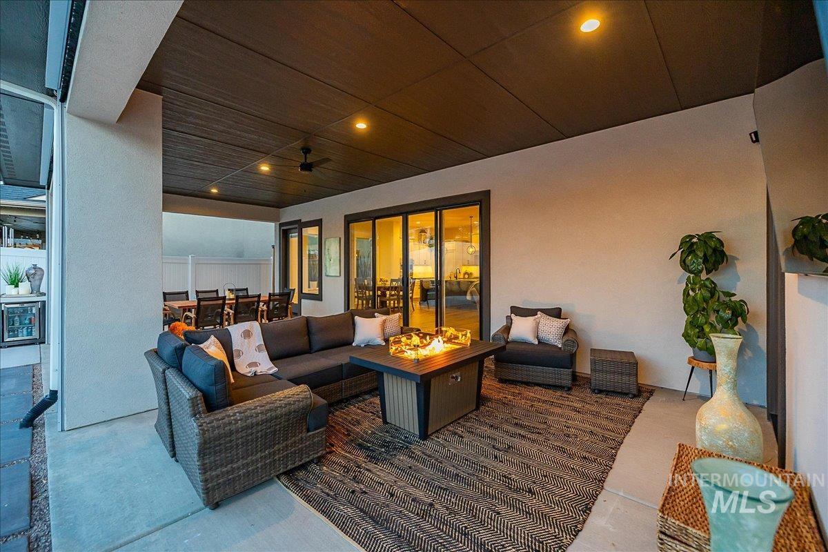 8872 W Suttle Lake Dr, Boise, Idaho 83714, 4 Bedrooms, 2.5 Bathrooms, Residential For Sale, Price $1,037,000, 98980952