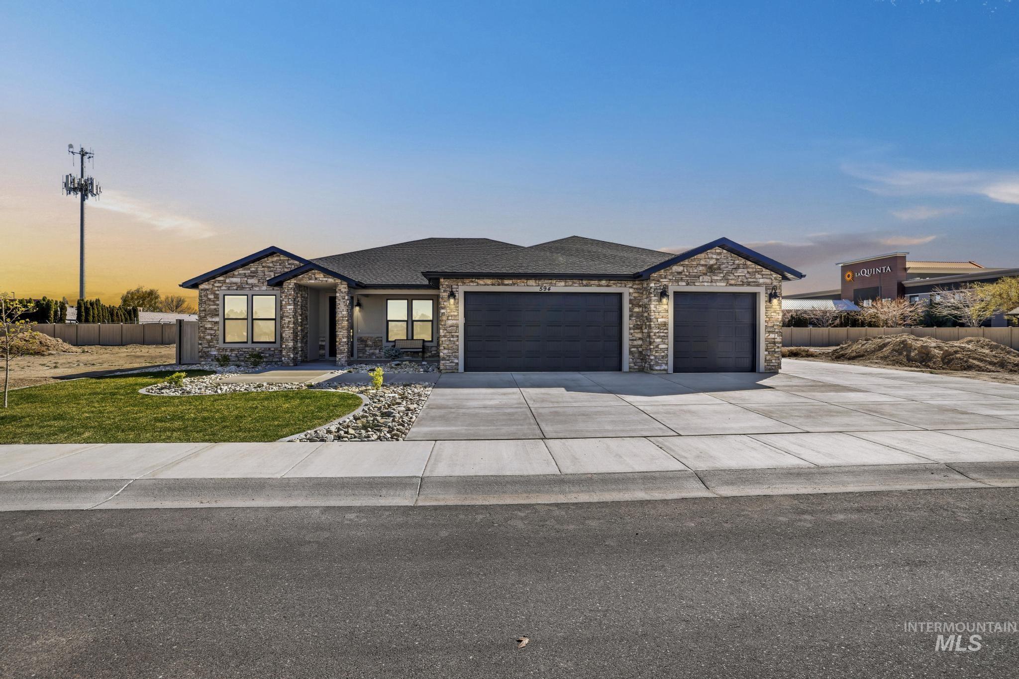594 Canyon Mist, Twin Falls, Idaho 83301, 3 Bedrooms, 2.5 Bathrooms, Residential For Sale, Price $735,000, 98980954