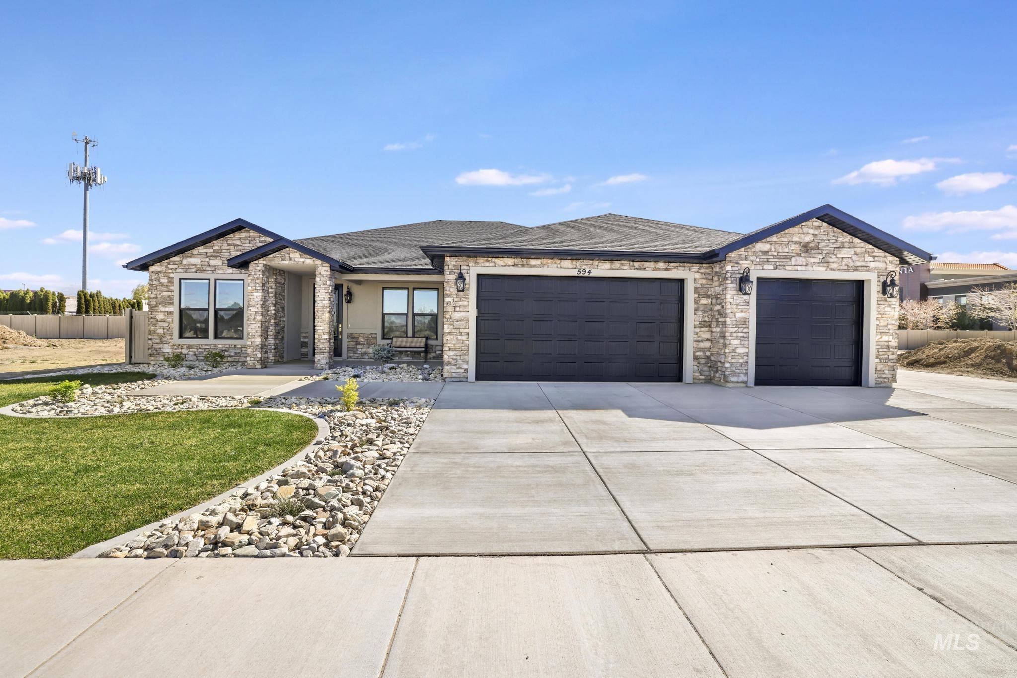 594 Canyon Mist, Twin Falls, Idaho 83301, 3 Bedrooms, 2.5 Bathrooms, Residential For Sale, Price $735,000, 98980954