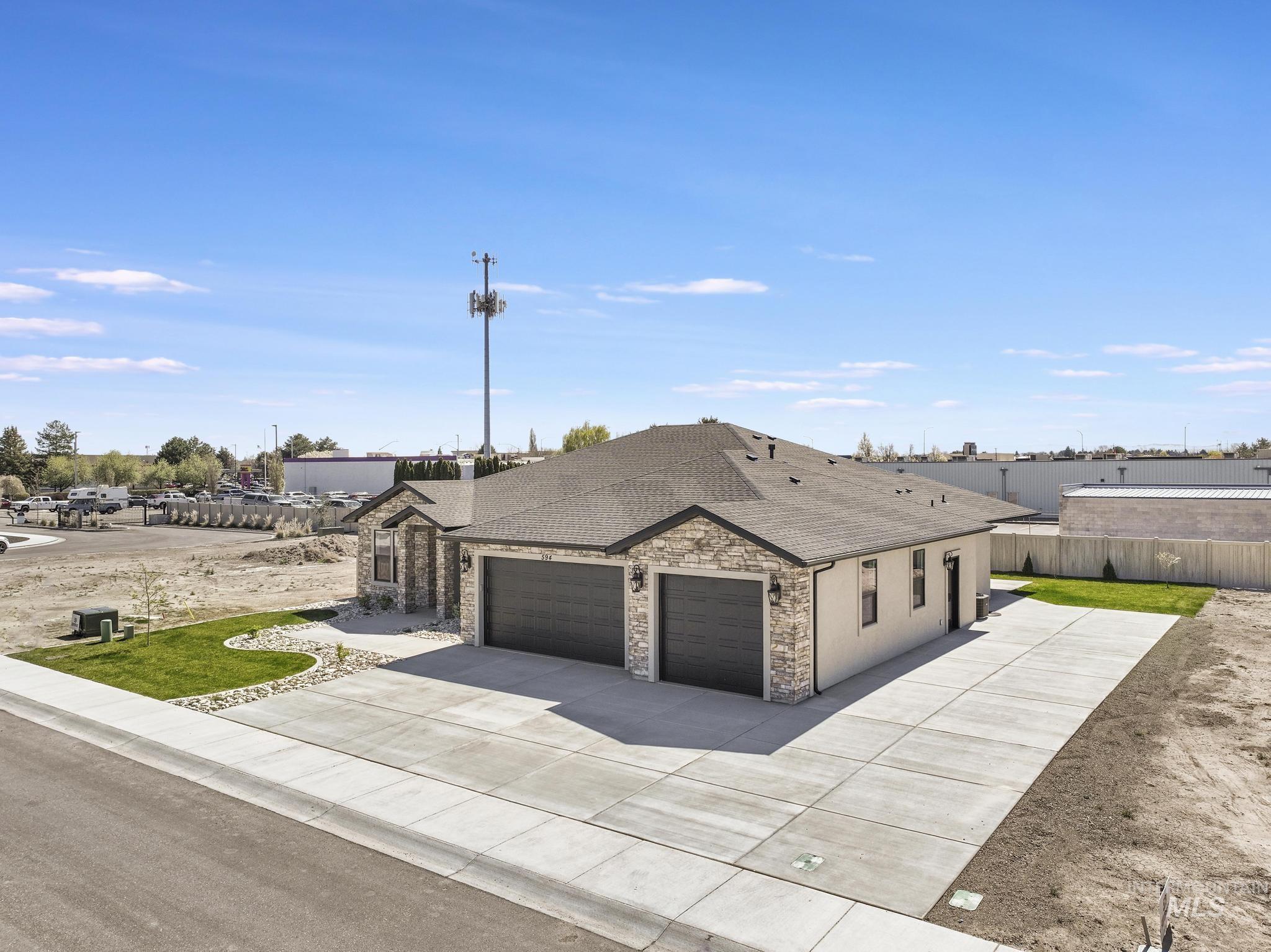 594 Canyon Mist, Twin Falls, Idaho 83301, 3 Bedrooms, 2.5 Bathrooms, Residential For Sale, Price $735,000, 98980954