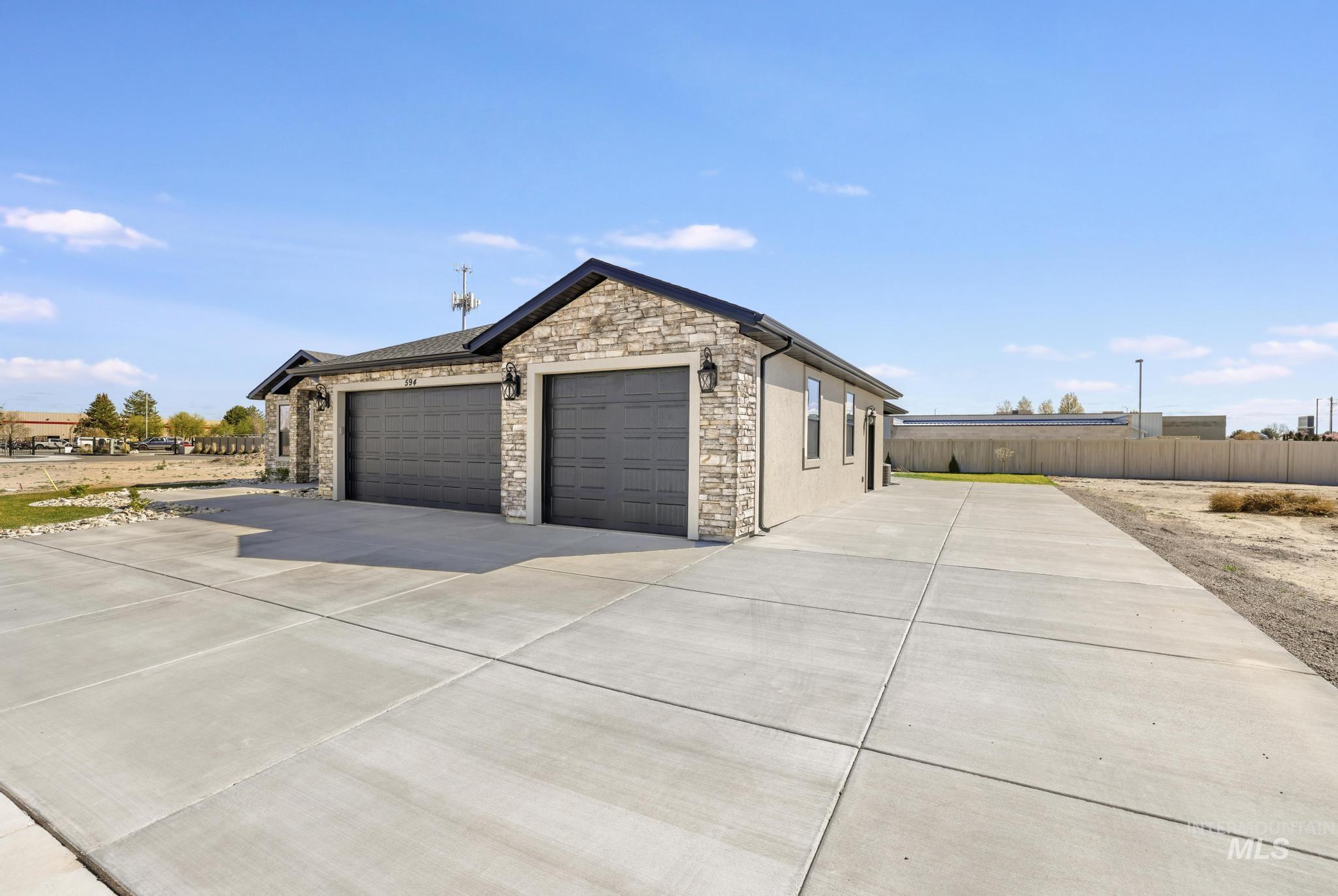 594 Canyon Mist, Twin Falls, Idaho 83301, 3 Bedrooms, 2.5 Bathrooms, Residential For Sale, Price $735,000, 98980954