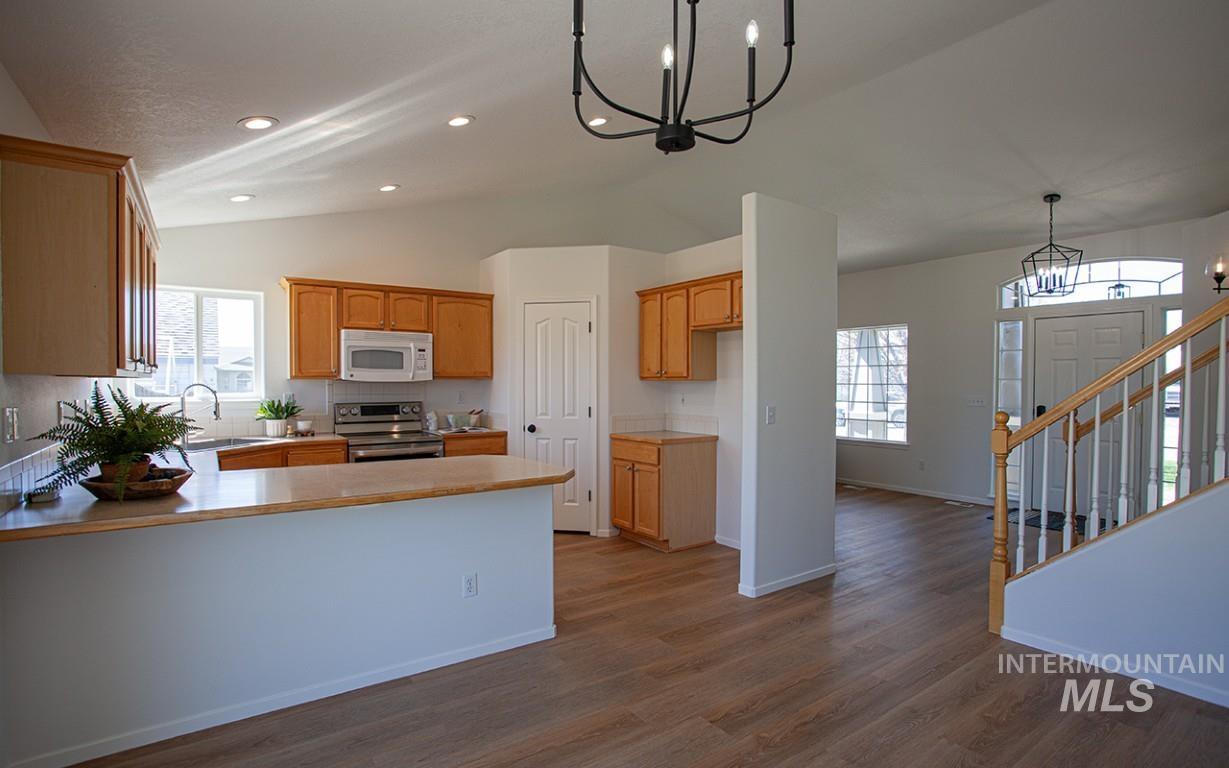 3121 Ray Ave, Caldwell, Idaho 83605, 3 Bedrooms, 2.5 Bathrooms, Residential For Sale, Price $359,900, 98980955