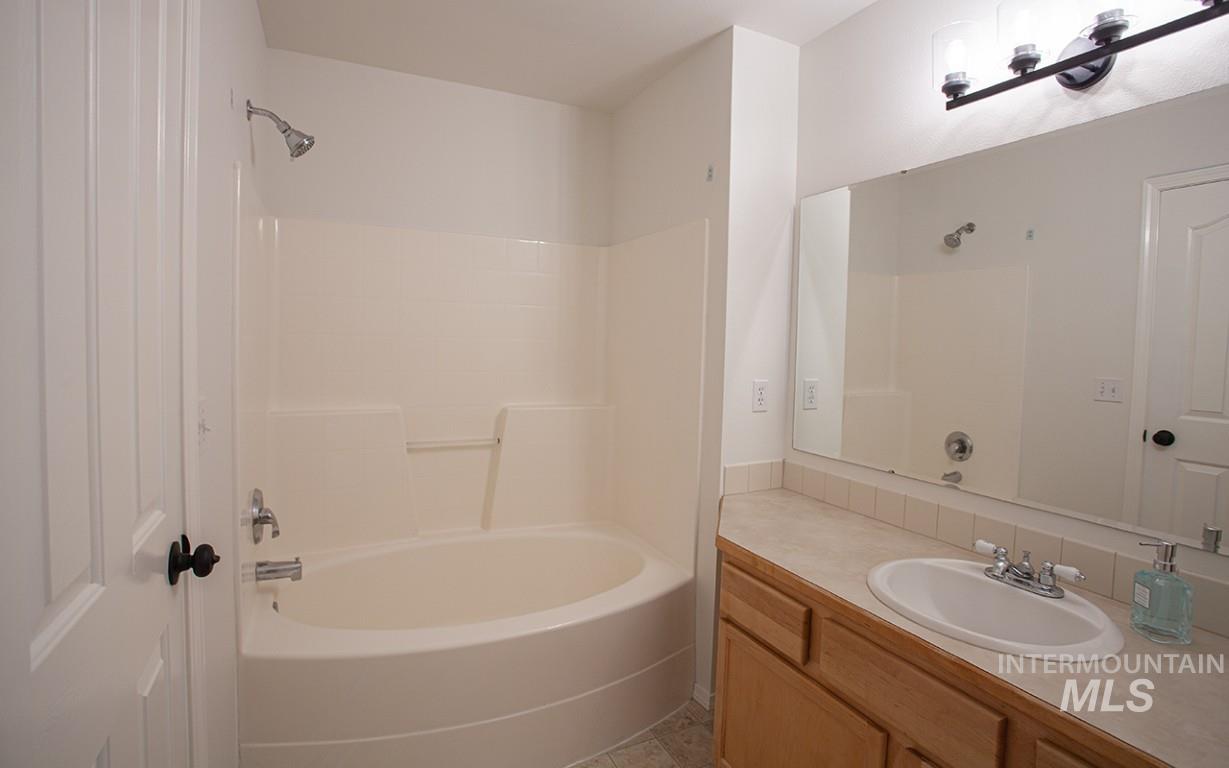 3121 Ray Ave, Caldwell, Idaho 83605, 3 Bedrooms, 2.5 Bathrooms, Residential For Sale, Price $359,900, 98980955