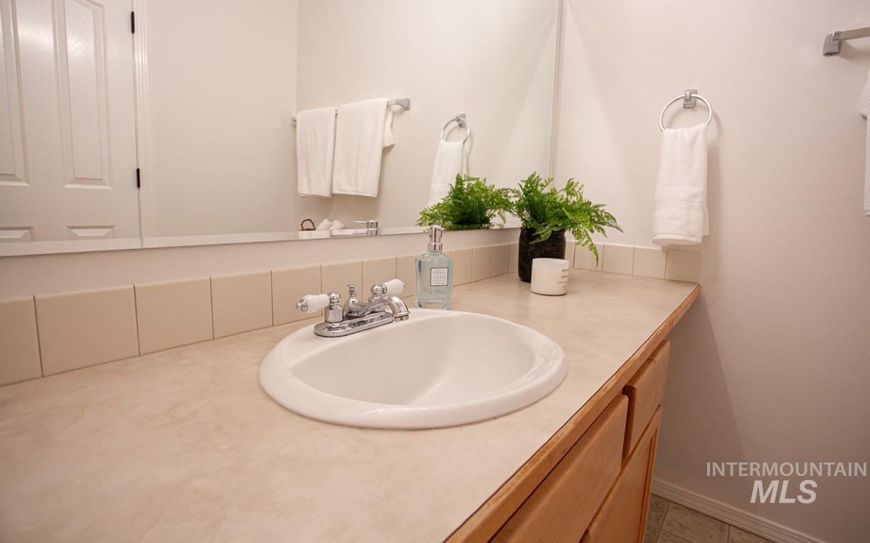 3121 Ray Ave, Caldwell, Idaho 83605, 3 Bedrooms, 2.5 Bathrooms, Residential For Sale, Price $359,900, 98980955