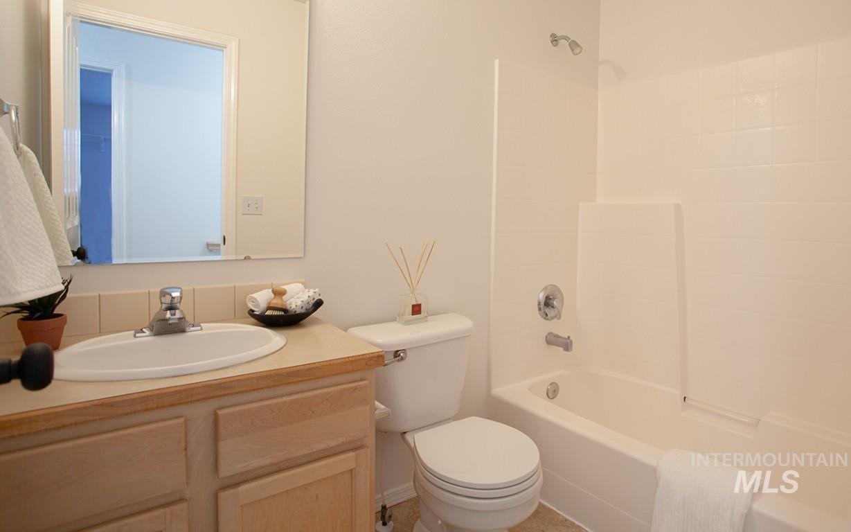 3121 Ray Ave, Caldwell, Idaho 83605, 3 Bedrooms, 2.5 Bathrooms, Residential For Sale, Price $359,900, 98980955