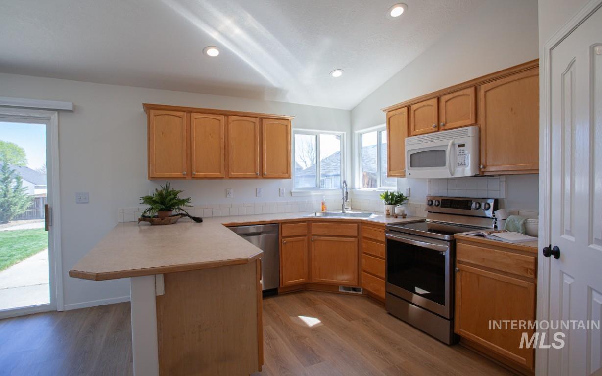 3121 Ray Ave, Caldwell, Idaho 83605, 3 Bedrooms, 2.5 Bathrooms, Residential For Sale, Price $359,900, 98980955