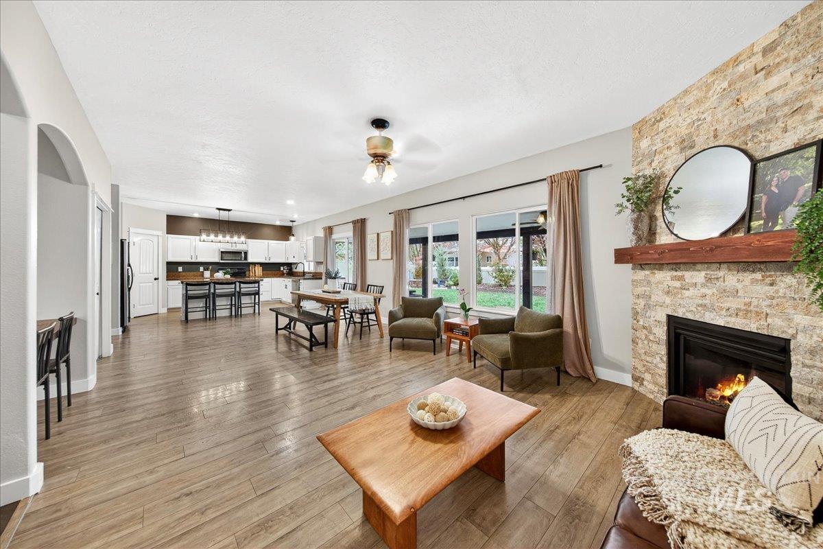 1826 N Henderson Ave, Meridian, Idaho 83646, 4 Bedrooms, 3 Bathrooms, Residential For Sale, Price $619,900, 98980956