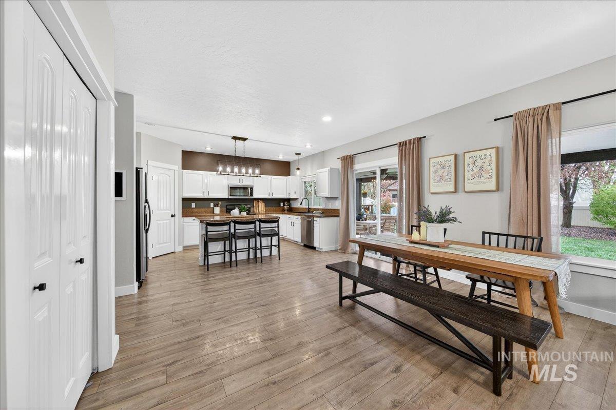 1826 N Henderson Ave, Meridian, Idaho 83646, 4 Bedrooms, 3 Bathrooms, Residential For Sale, Price $619,900, 98980956