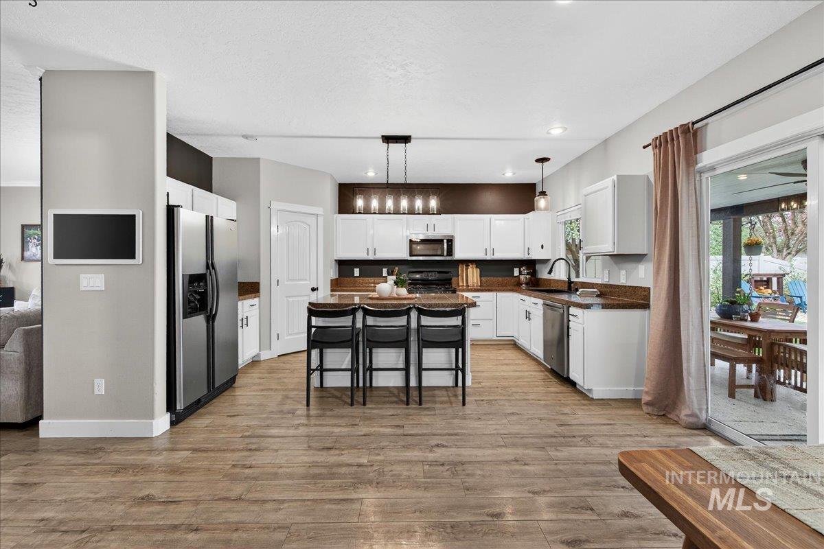 1826 N Henderson Ave, Meridian, Idaho 83646, 4 Bedrooms, 3 Bathrooms, Residential For Sale, Price $619,900, 98980956