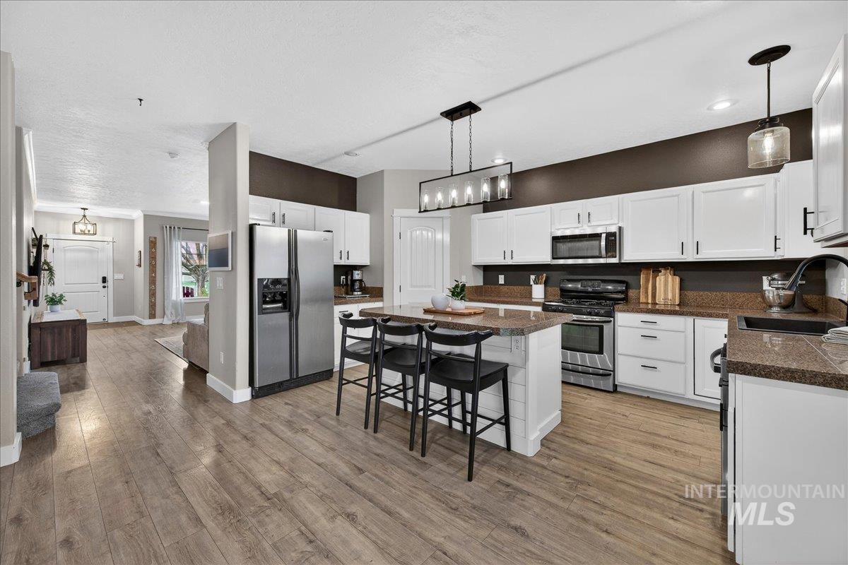 1826 N Henderson Ave, Meridian, Idaho 83646, 4 Bedrooms, 3 Bathrooms, Residential For Sale, Price $619,900, 98980956