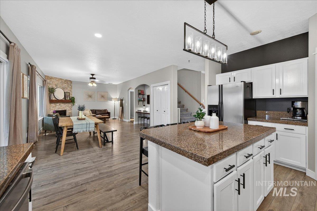 1826 N Henderson Ave, Meridian, Idaho 83646, 4 Bedrooms, 3 Bathrooms, Residential For Sale, Price $619,900, 98980956