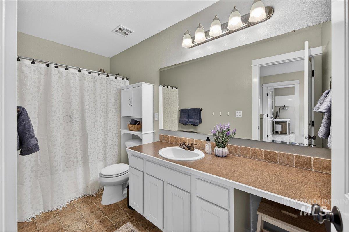 1826 N Henderson Ave, Meridian, Idaho 83646, 4 Bedrooms, 3 Bathrooms, Residential For Sale, Price $619,900, 98980956