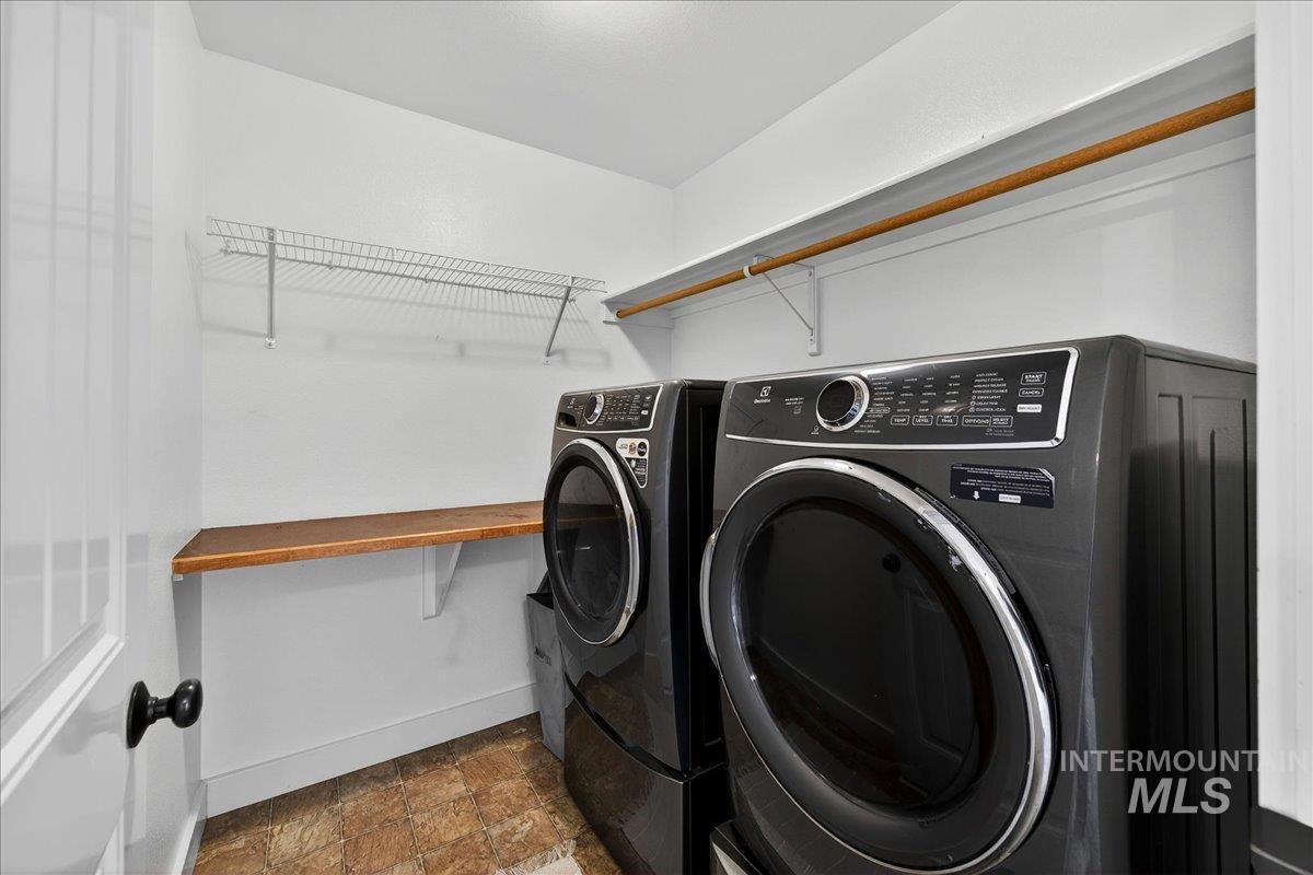 1826 N Henderson Ave, Meridian, Idaho 83646, 4 Bedrooms, 3 Bathrooms, Residential For Sale, Price $619,900, 98980956