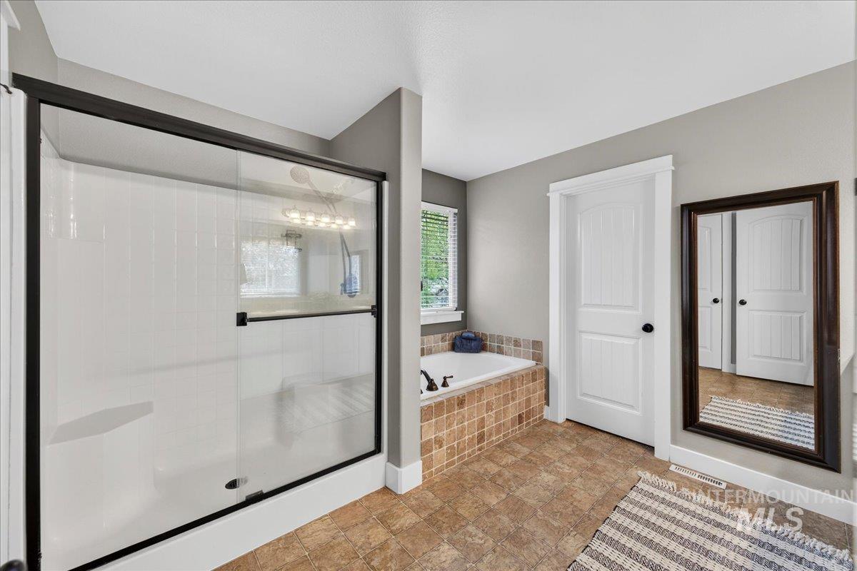 1826 N Henderson Ave, Meridian, Idaho 83646, 4 Bedrooms, 3 Bathrooms, Residential For Sale, Price $619,900, 98980956