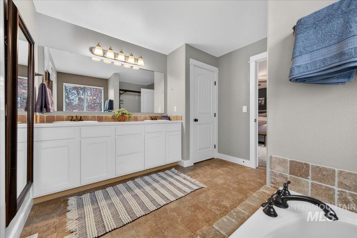 1826 N Henderson Ave, Meridian, Idaho 83646, 4 Bedrooms, 3 Bathrooms, Residential For Sale, Price $619,900, 98980956