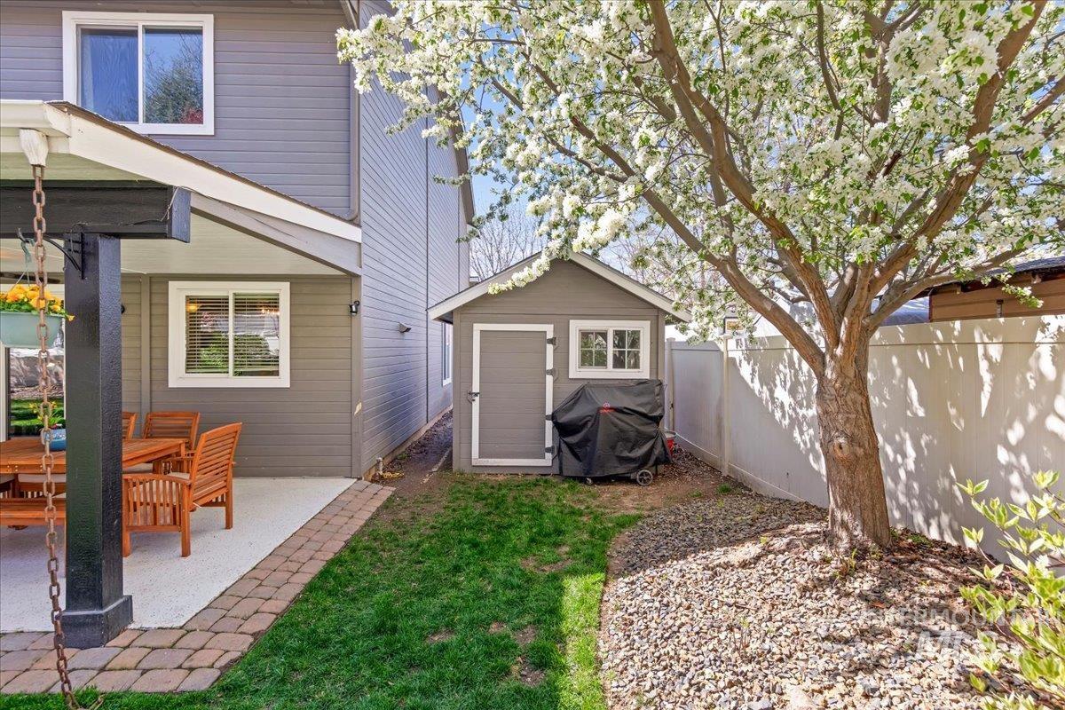 1826 N Henderson Ave, Meridian, Idaho 83646, 4 Bedrooms, 3 Bathrooms, Residential For Sale, Price $619,900, 98980956