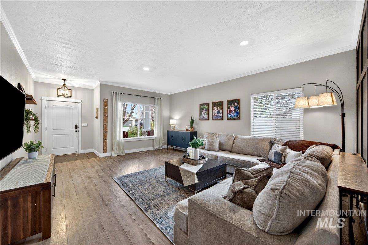 1826 N Henderson Ave, Meridian, Idaho 83646, 4 Bedrooms, 3 Bathrooms, Residential For Sale, Price $619,900, 98980956