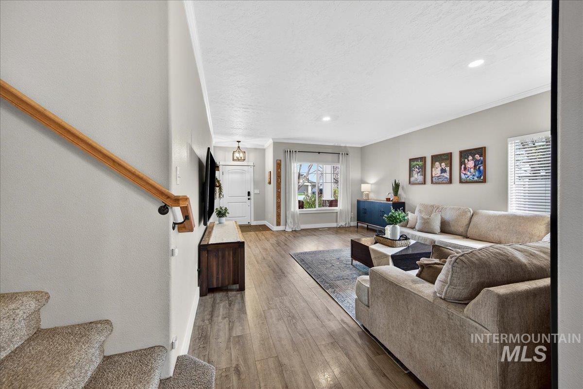 1826 N Henderson Ave, Meridian, Idaho 83646, 4 Bedrooms, 3 Bathrooms, Residential For Sale, Price $619,900, 98980956