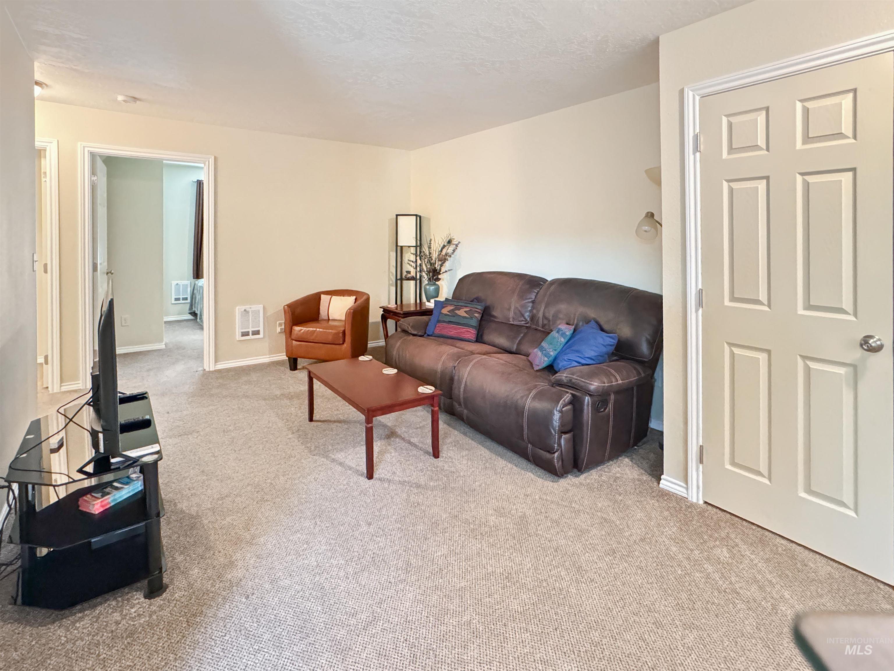 300 S Main, Riggins, Idaho 83549, 2 Bedrooms, 1 Bathroom, Residential For Sale, Price $168,977,MLS 98980957