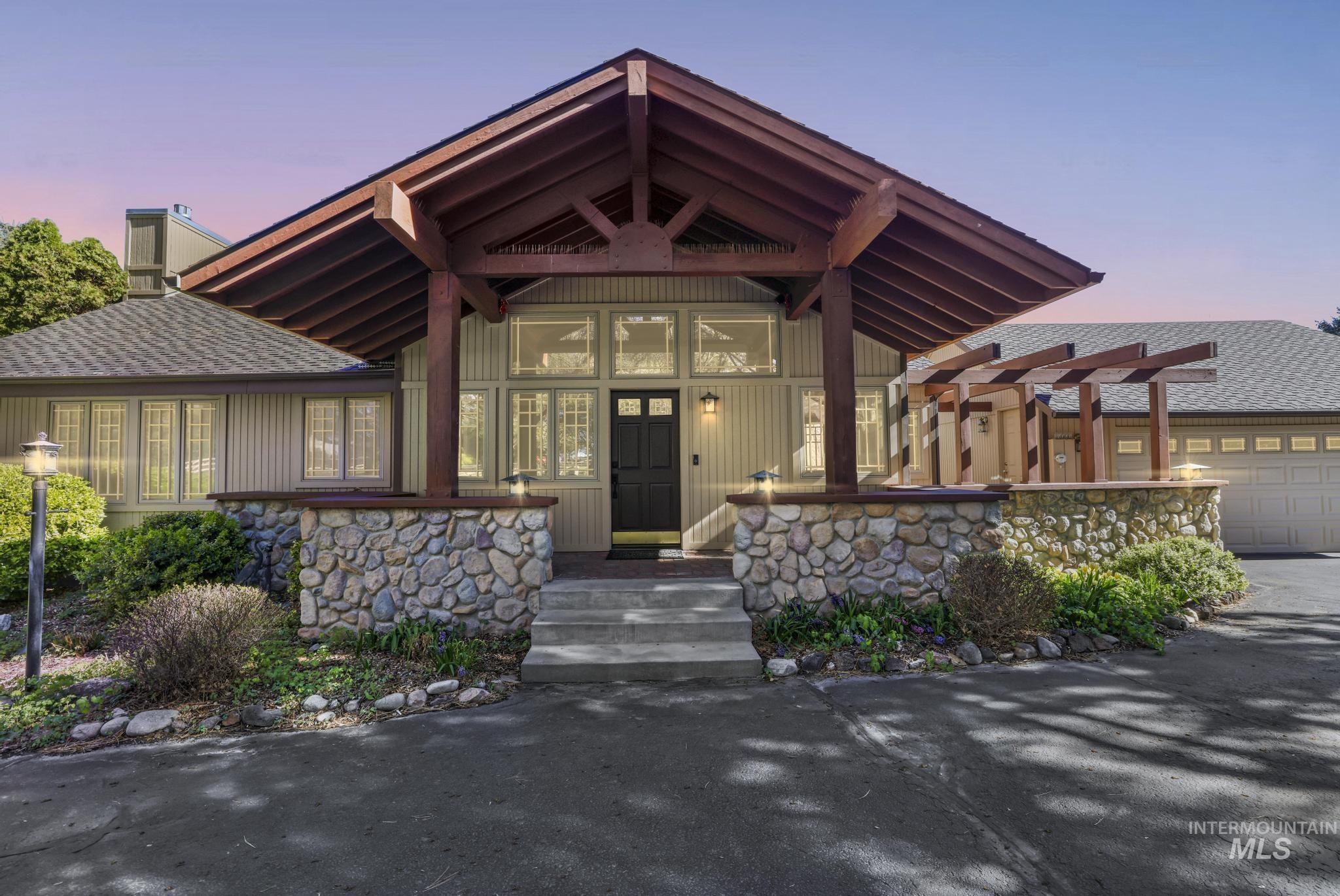 1172 Hankins Rd N, Twin Falls, Idaho 83301, 5 Bedrooms, 3 Bathrooms, Residential For Sale, Price $825,000, 98980958