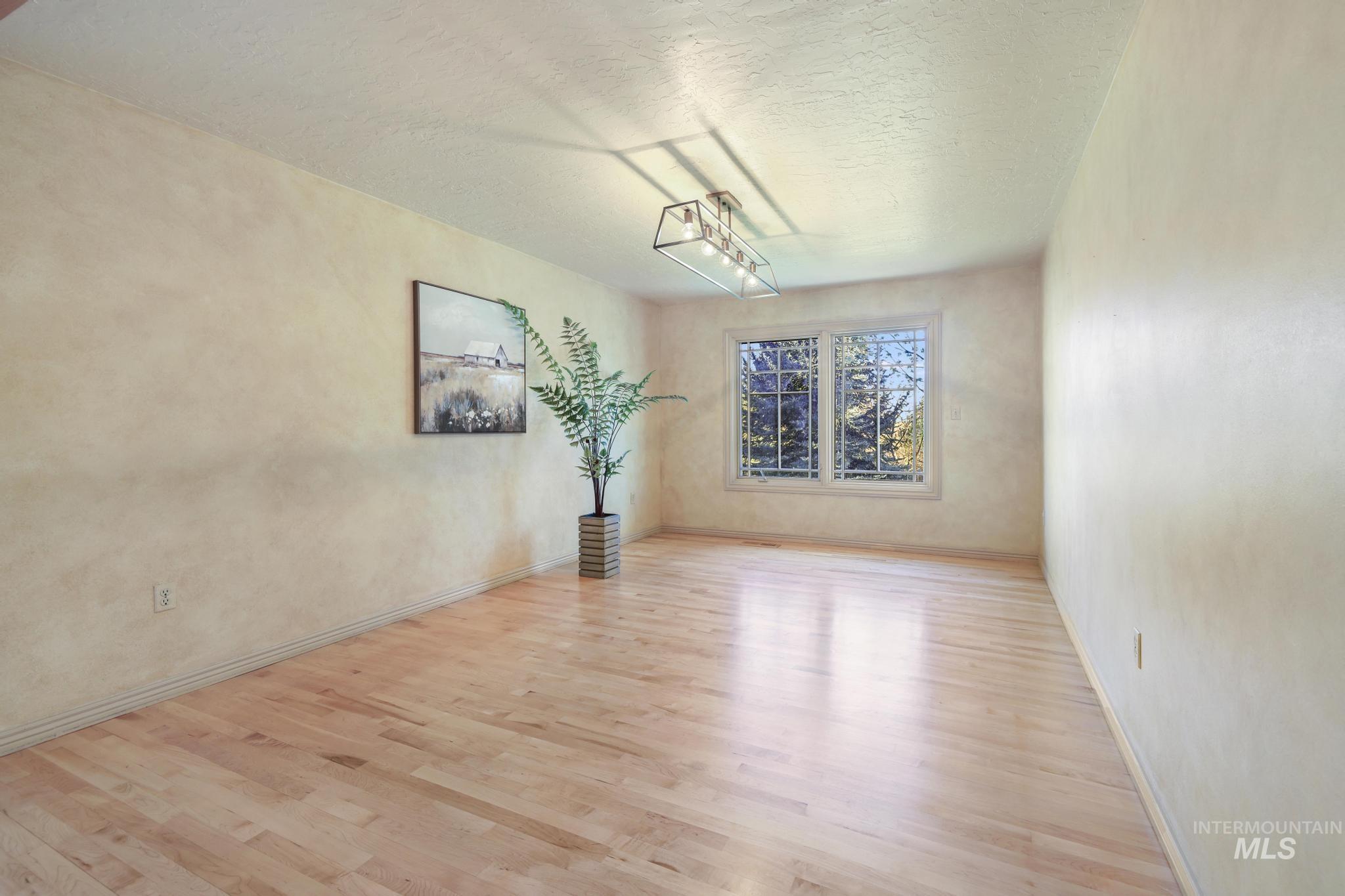 1172 Hankins Rd N, Twin Falls, Idaho 83301, 5 Bedrooms, 3 Bathrooms, Residential For Sale, Price $825,000, 98980958