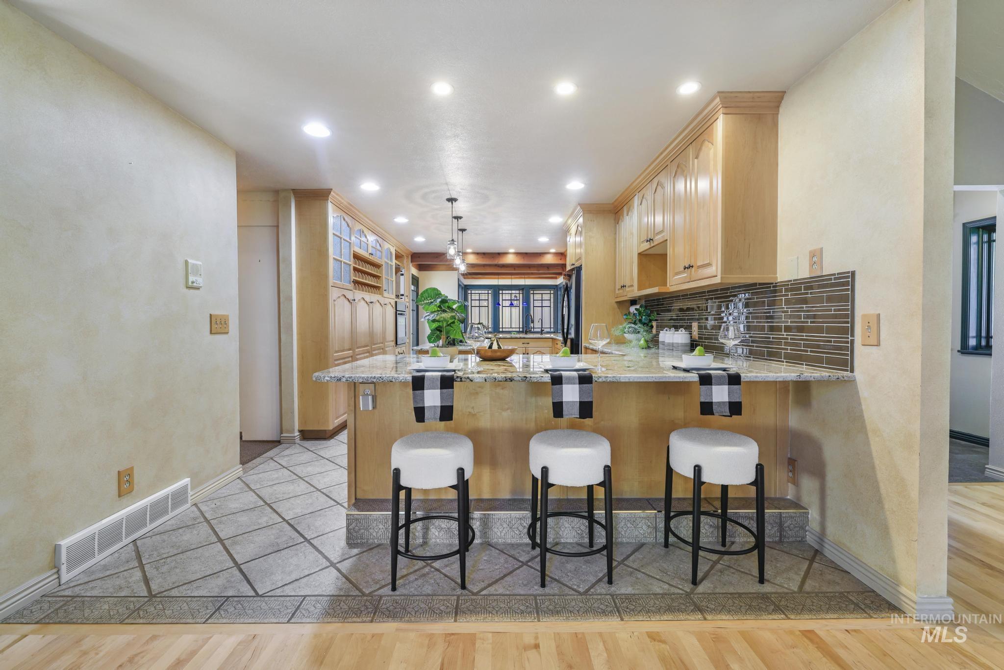 1172 Hankins Rd N, Twin Falls, Idaho 83301, 5 Bedrooms, 3 Bathrooms, Residential For Sale, Price $825,000, 98980958