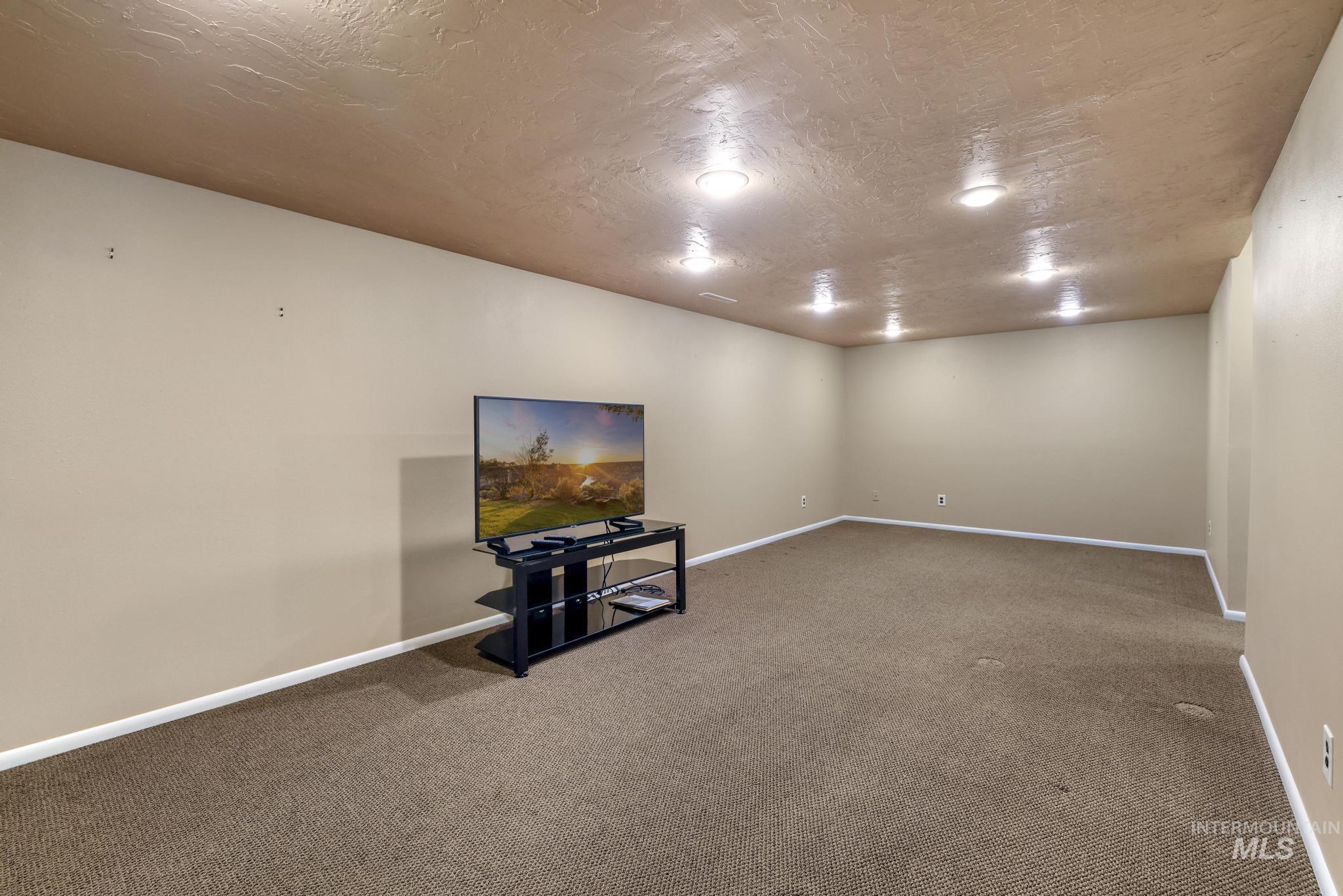 1172 Hankins Rd N, Twin Falls, Idaho 83301, 5 Bedrooms, 3 Bathrooms, Residential For Sale, Price $825,000, 98980958