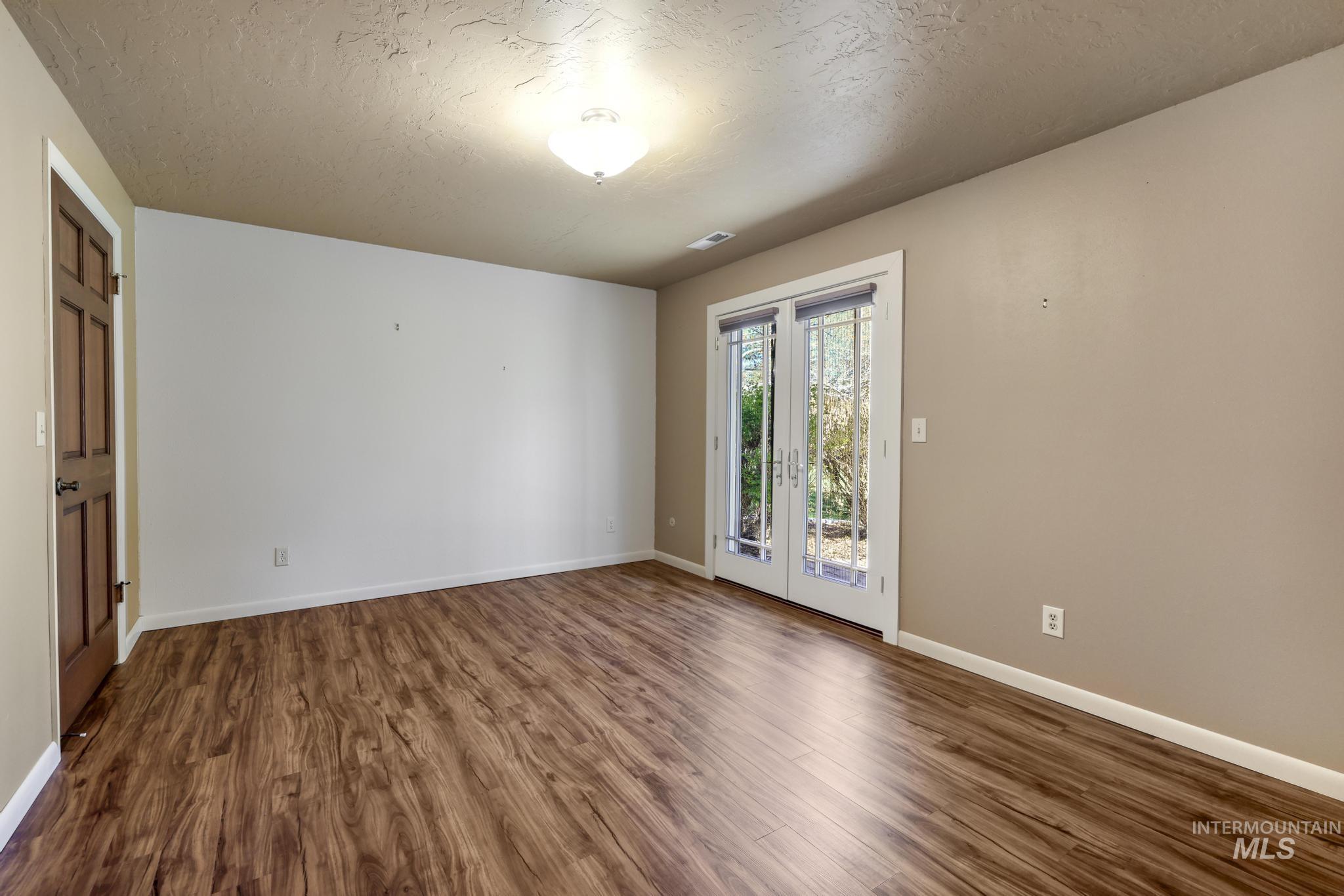 1172 Hankins Rd N, Twin Falls, Idaho 83301, 5 Bedrooms, 3 Bathrooms, Residential For Sale, Price $825,000, 98980958