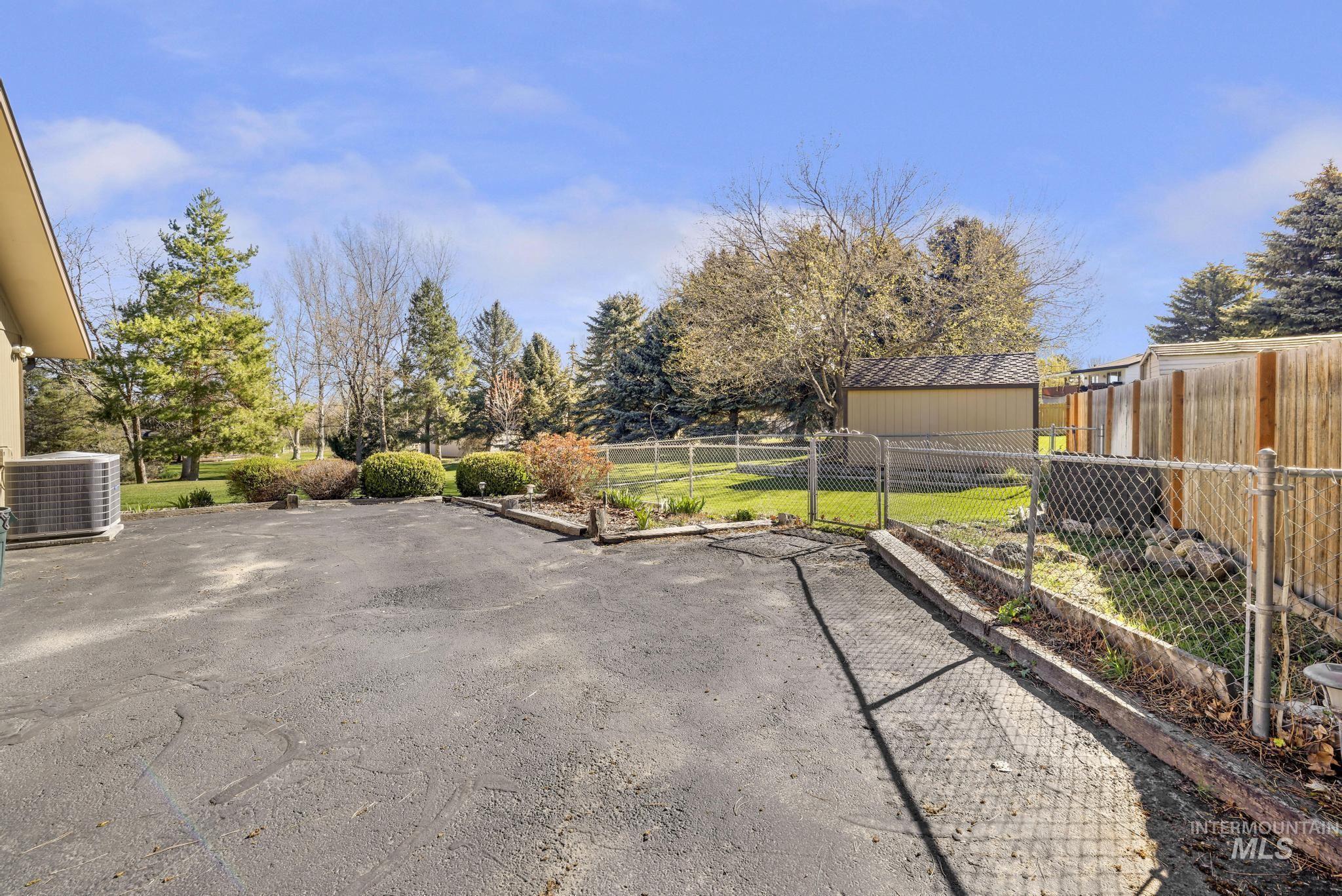 1172 Hankins Rd N, Twin Falls, Idaho 83301, 5 Bedrooms, 3 Bathrooms, Residential For Sale, Price $825,000, 98980958