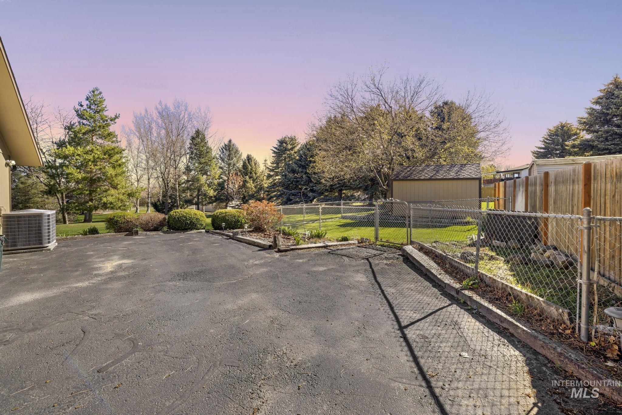 1172 Hankins Rd N, Twin Falls, Idaho 83301, 5 Bedrooms, 3 Bathrooms, Residential For Sale, Price $825,000, 98980958