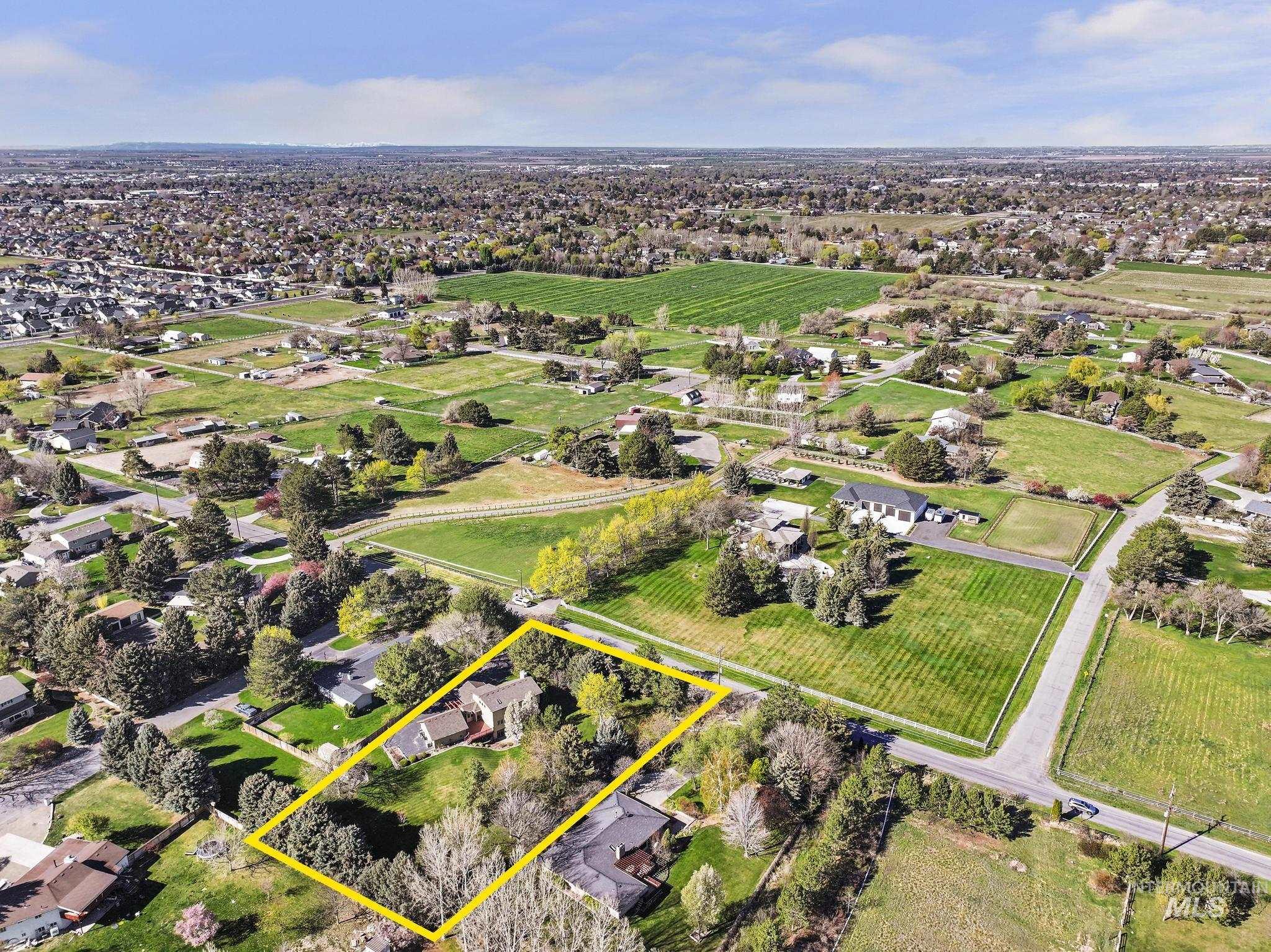 1172 Hankins Rd N, Twin Falls, Idaho 83301, 5 Bedrooms, 3 Bathrooms, Residential For Sale, Price $825,000, 98980958