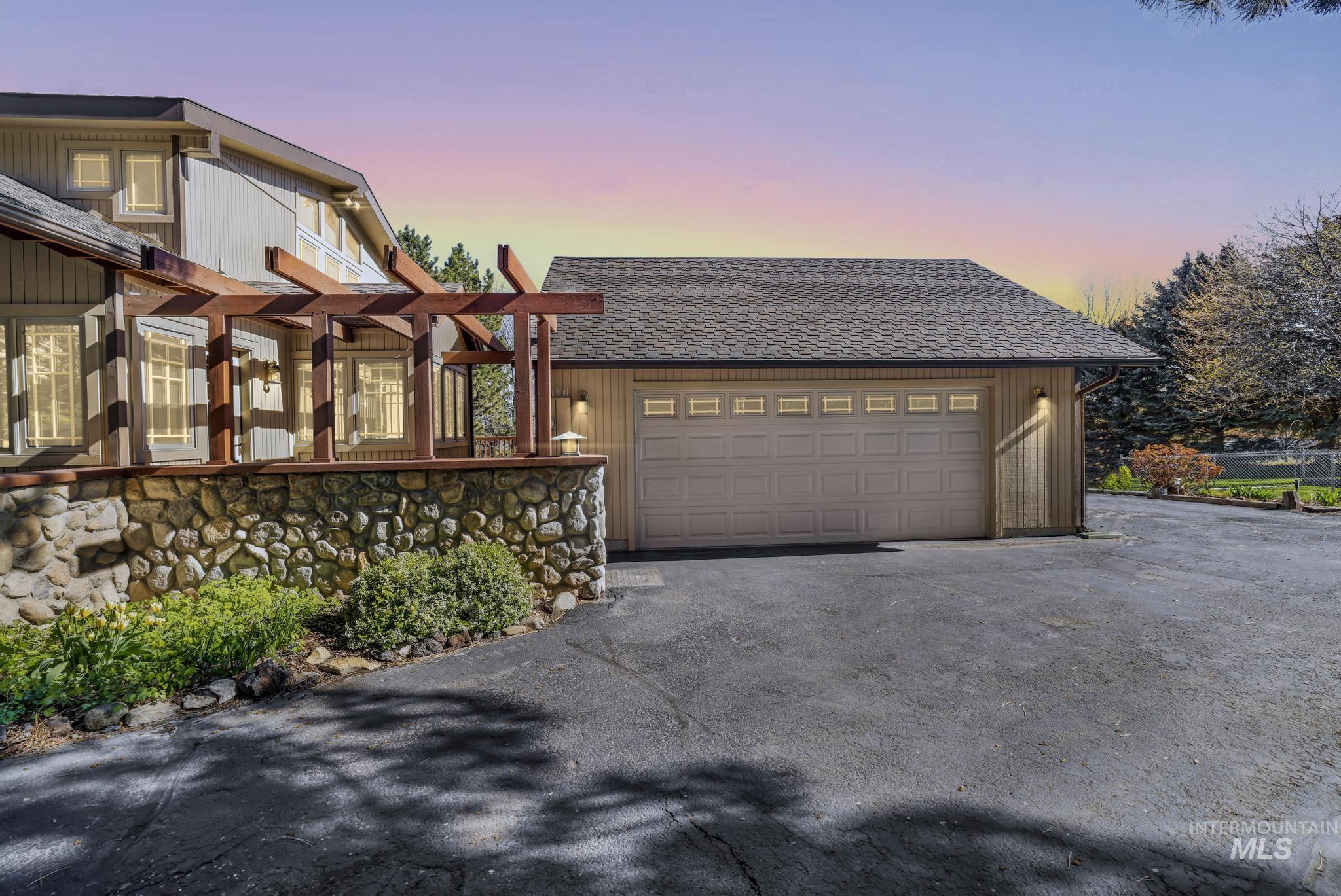 1172 Hankins Rd N, Twin Falls, Idaho 83301, 5 Bedrooms, 3 Bathrooms, Residential For Sale, Price $798,000, 98980958