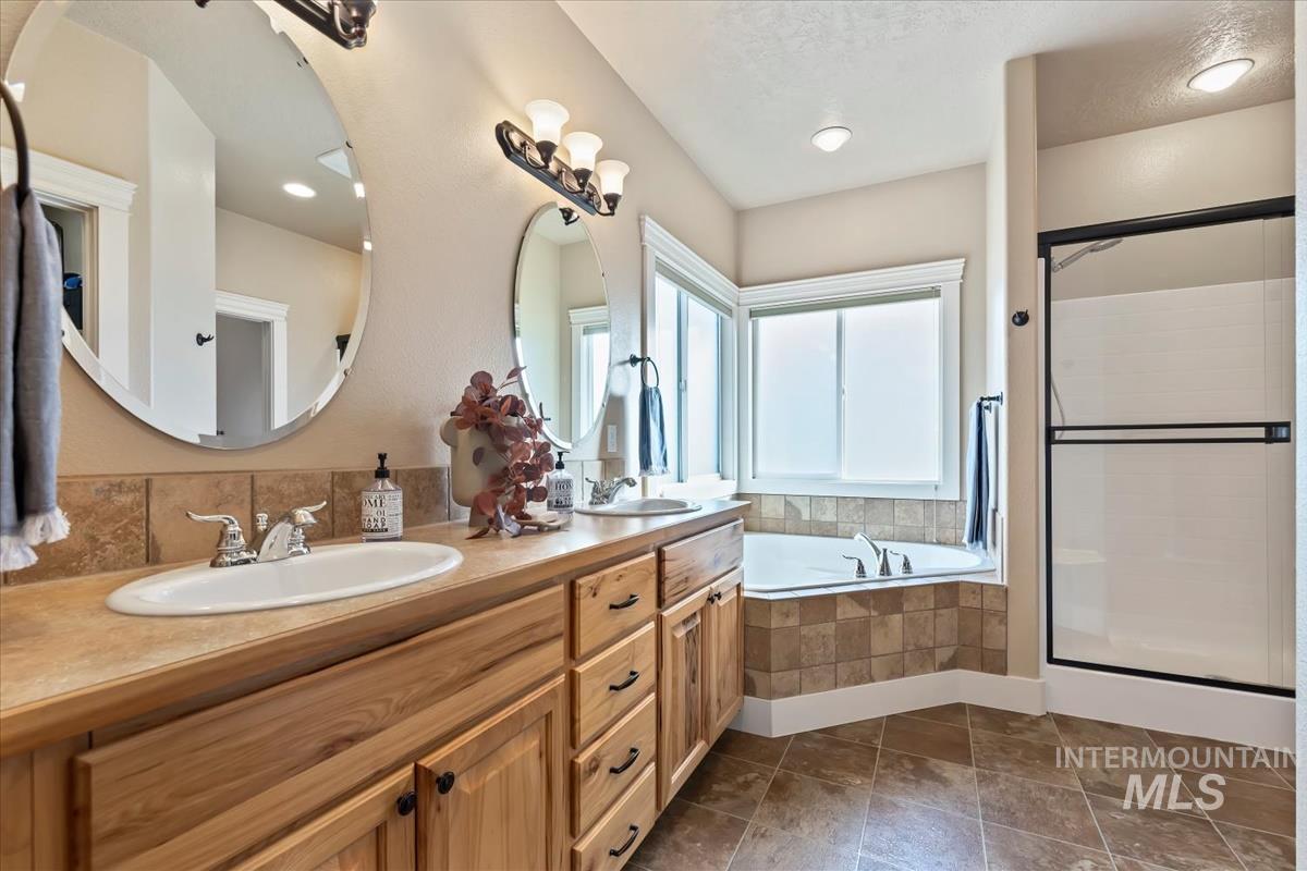 514 W Black Rock Dr, Meridian, Idaho 83646, 4 Bedrooms, 2.5 Bathrooms, Residential For Sale, Price $650,000, 98980961