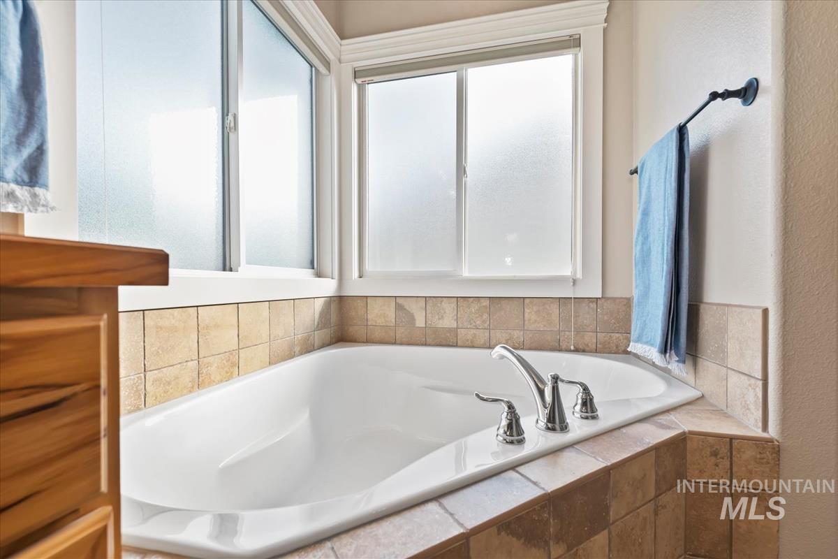 514 W Black Rock Dr, Meridian, Idaho 83646, 4 Bedrooms, 2.5 Bathrooms, Residential For Sale, Price $650,000, 98980961