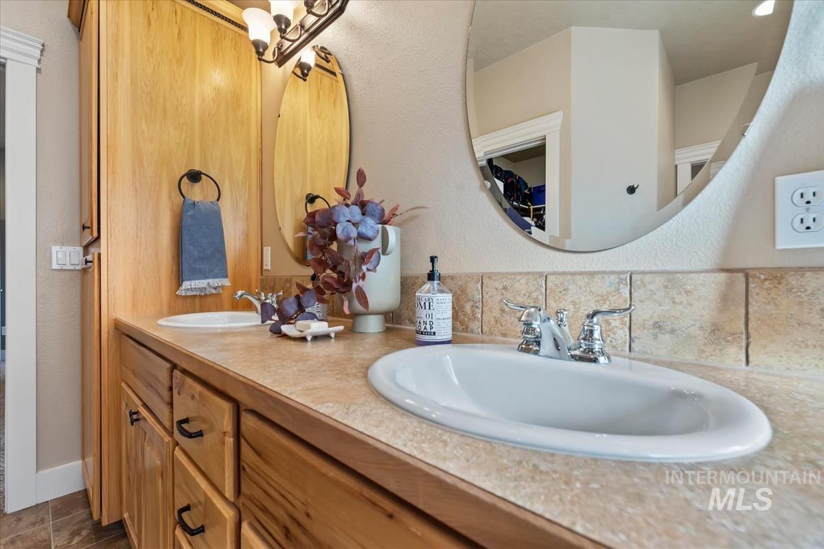 514 W Black Rock Dr, Meridian, Idaho 83646, 4 Bedrooms, 2.5 Bathrooms, Residential For Sale, Price $650,000, 98980961