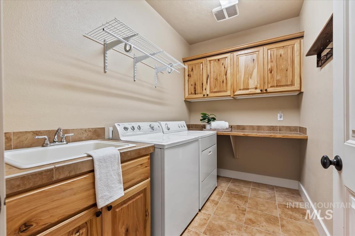 514 W Black Rock Dr, Meridian, Idaho 83646, 4 Bedrooms, 2.5 Bathrooms, Residential For Sale, Price $650,000, 98980961